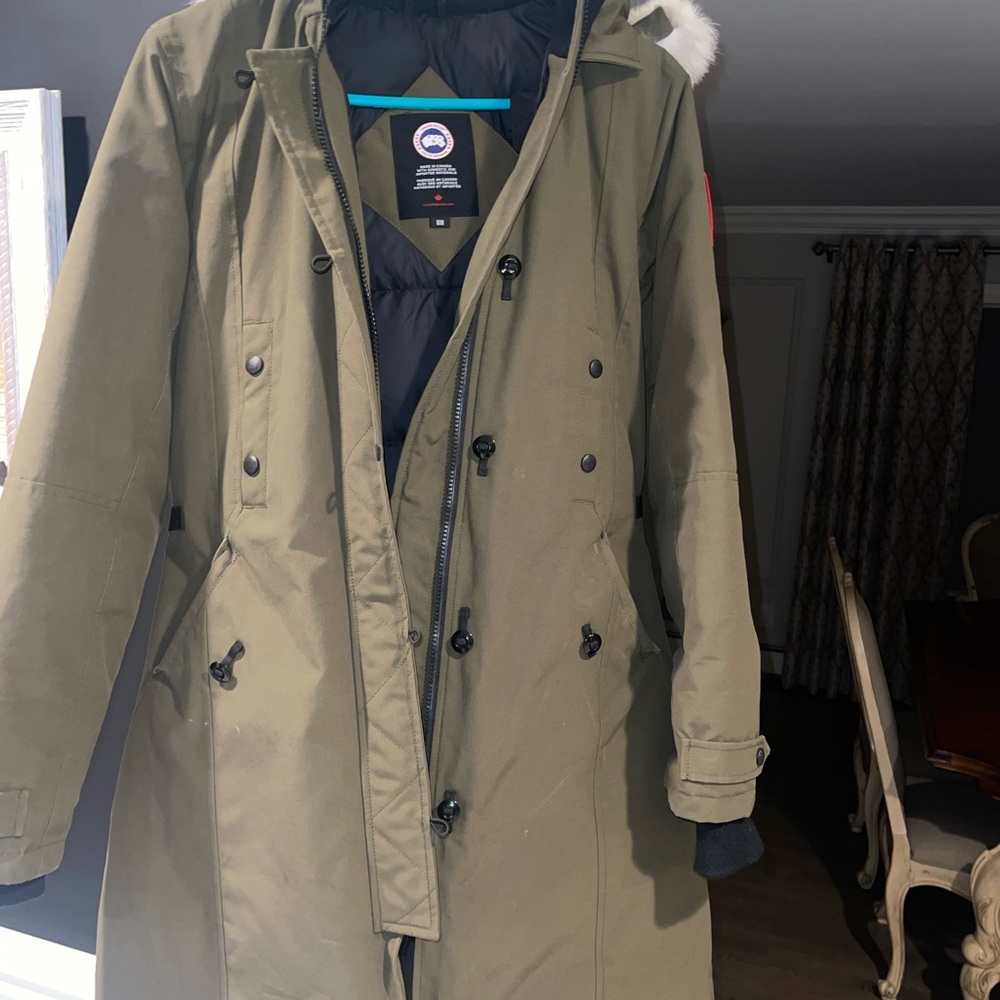 Green canada goose puffer jacket